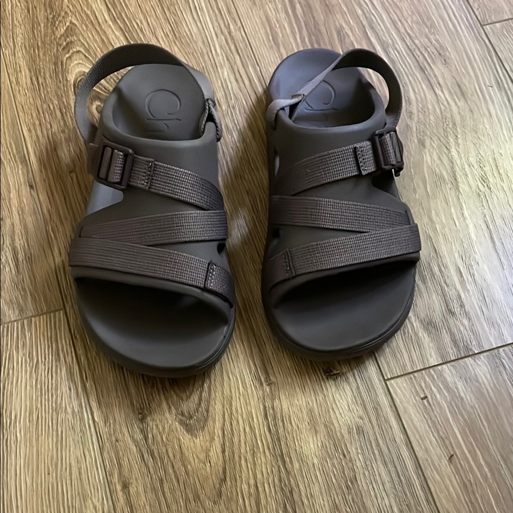 Chaco woman’s sandals like new!